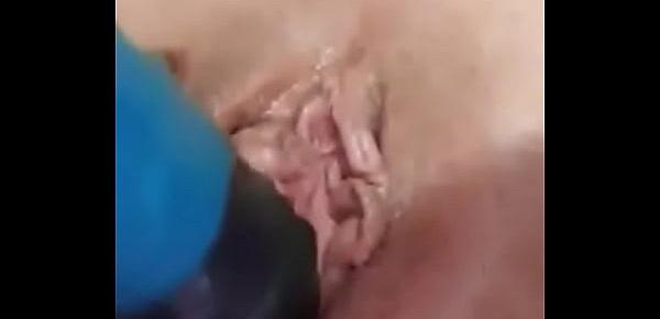 Making her pussy Squirt